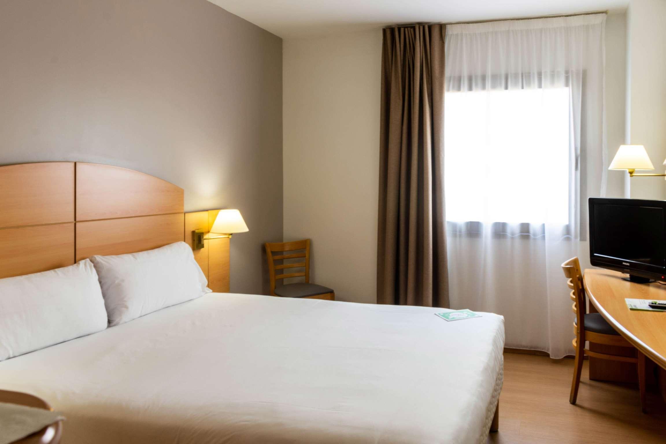 Travelodge Madrid Алькала-де-Энарес Экстерьер фото