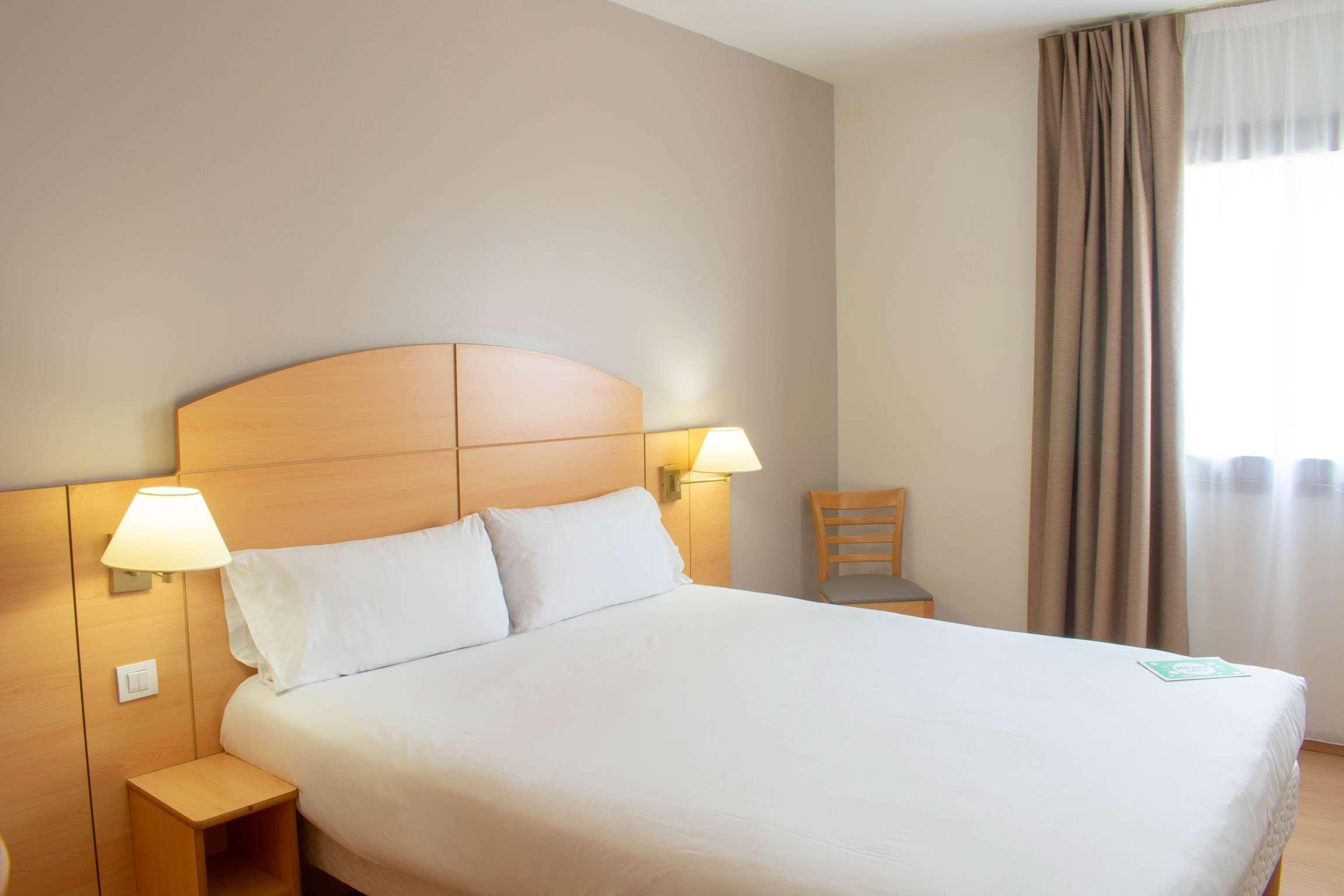 Travelodge Madrid Алькала-де-Энарес Экстерьер фото