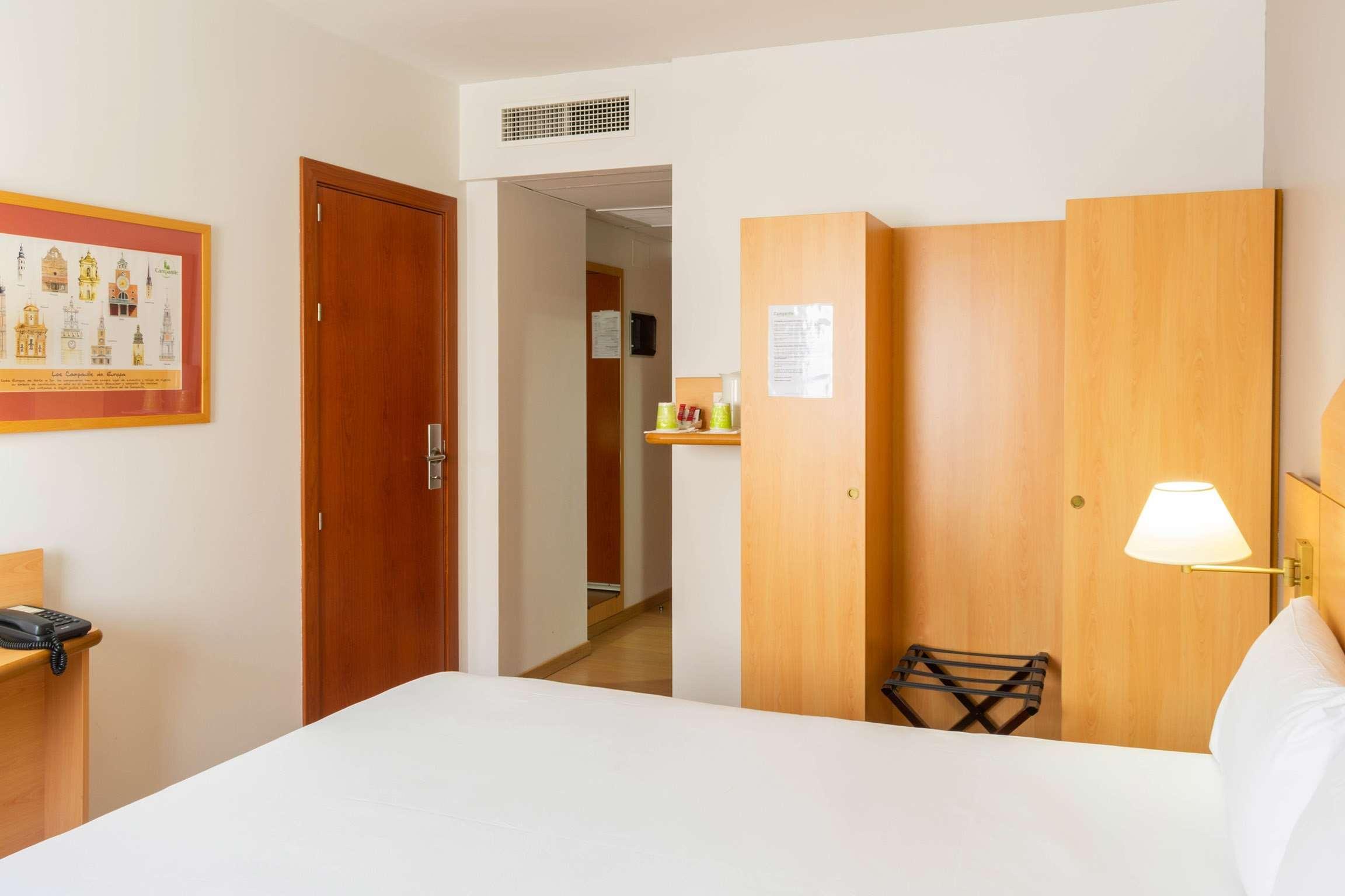 Travelodge Madrid Алькала-де-Энарес Экстерьер фото