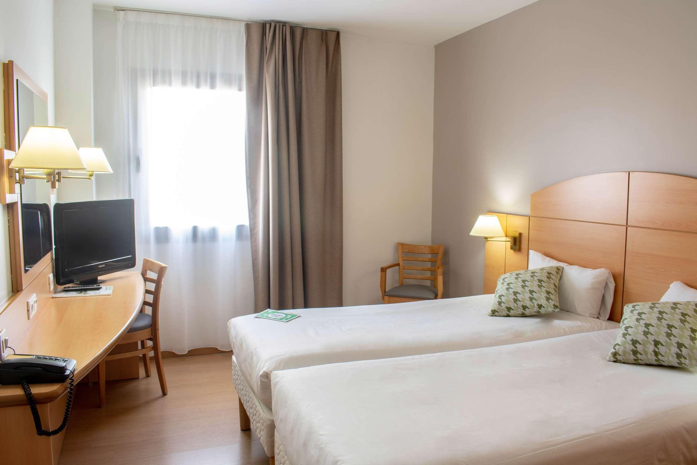 Travelodge Madrid Алькала-де-Энарес Экстерьер фото