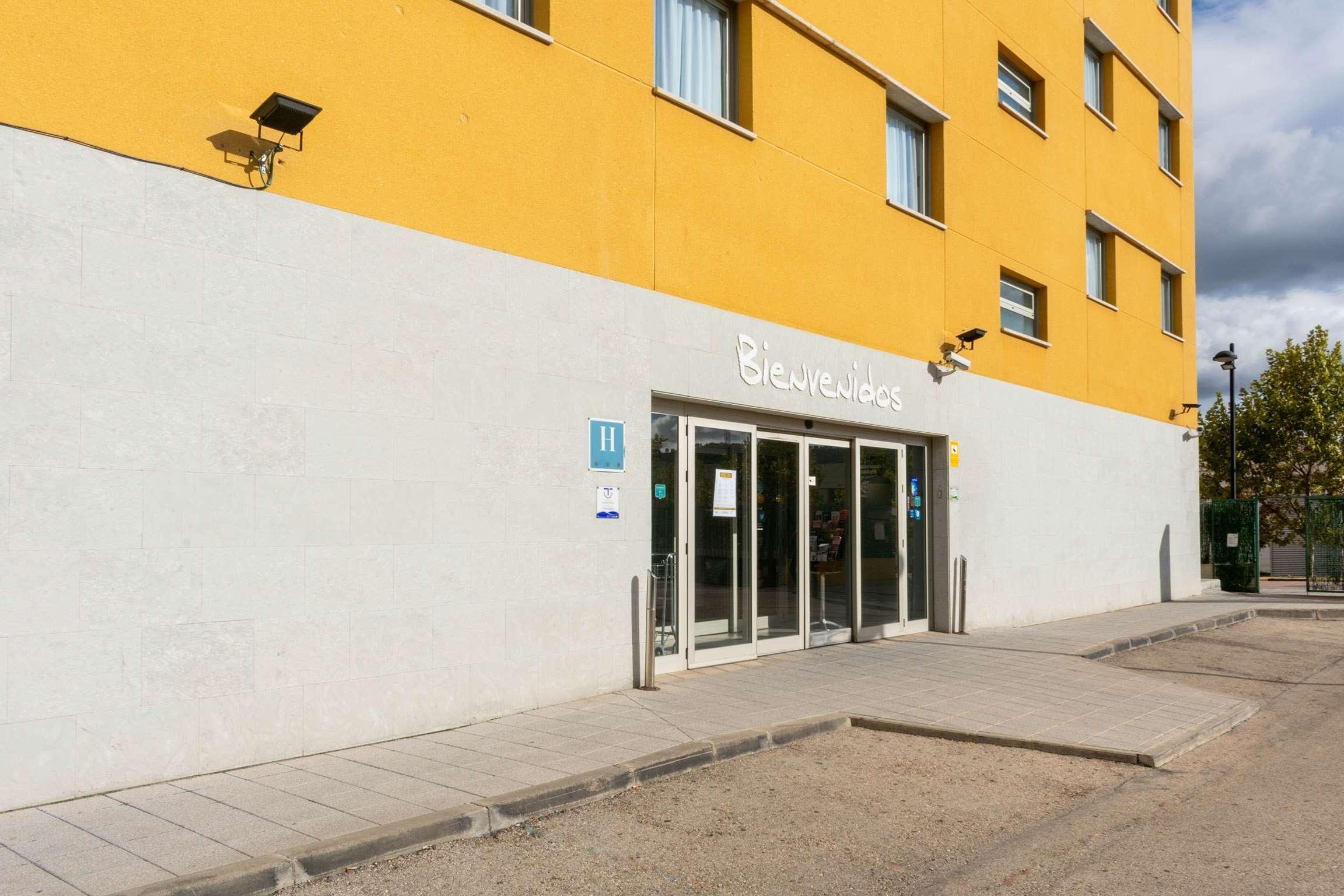 Travelodge Madrid Алькала-де-Энарес Экстерьер фото