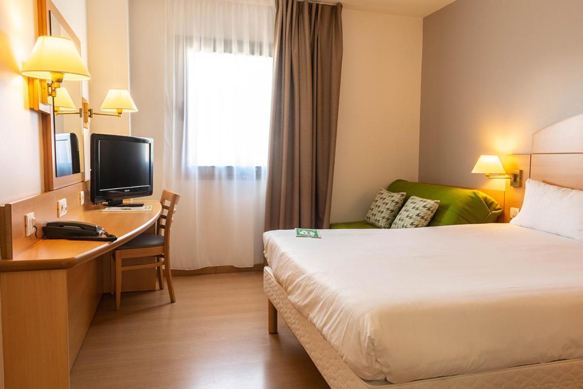 Travelodge Madrid Алькала-де-Энарес Экстерьер фото