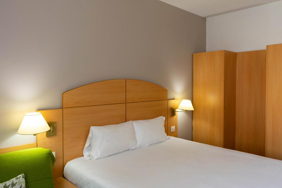 Travelodge Madrid Алькала-де-Энарес Экстерьер фото