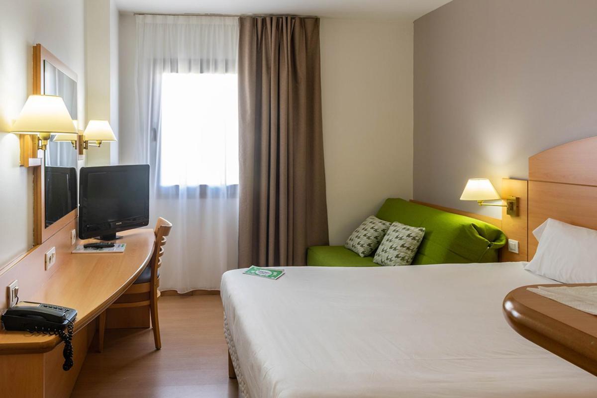 Travelodge Madrid Алькала-де-Энарес Экстерьер фото