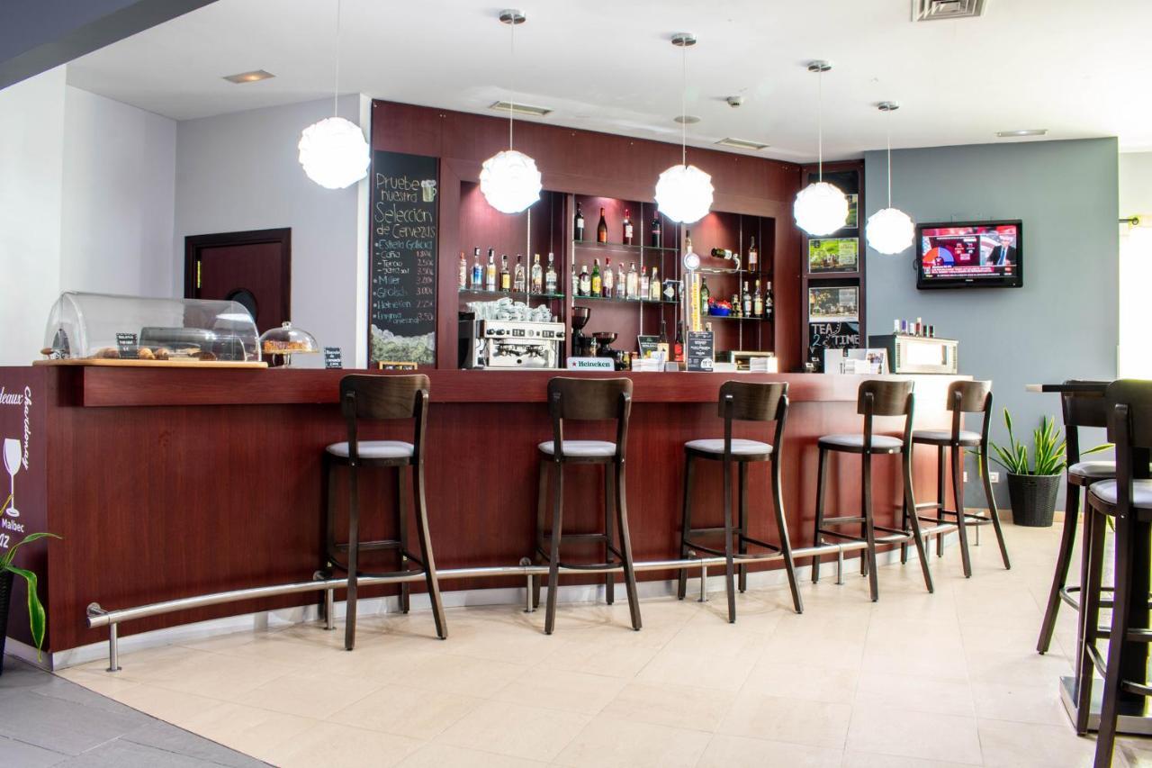 Travelodge Madrid Алькала-де-Энарес Экстерьер фото