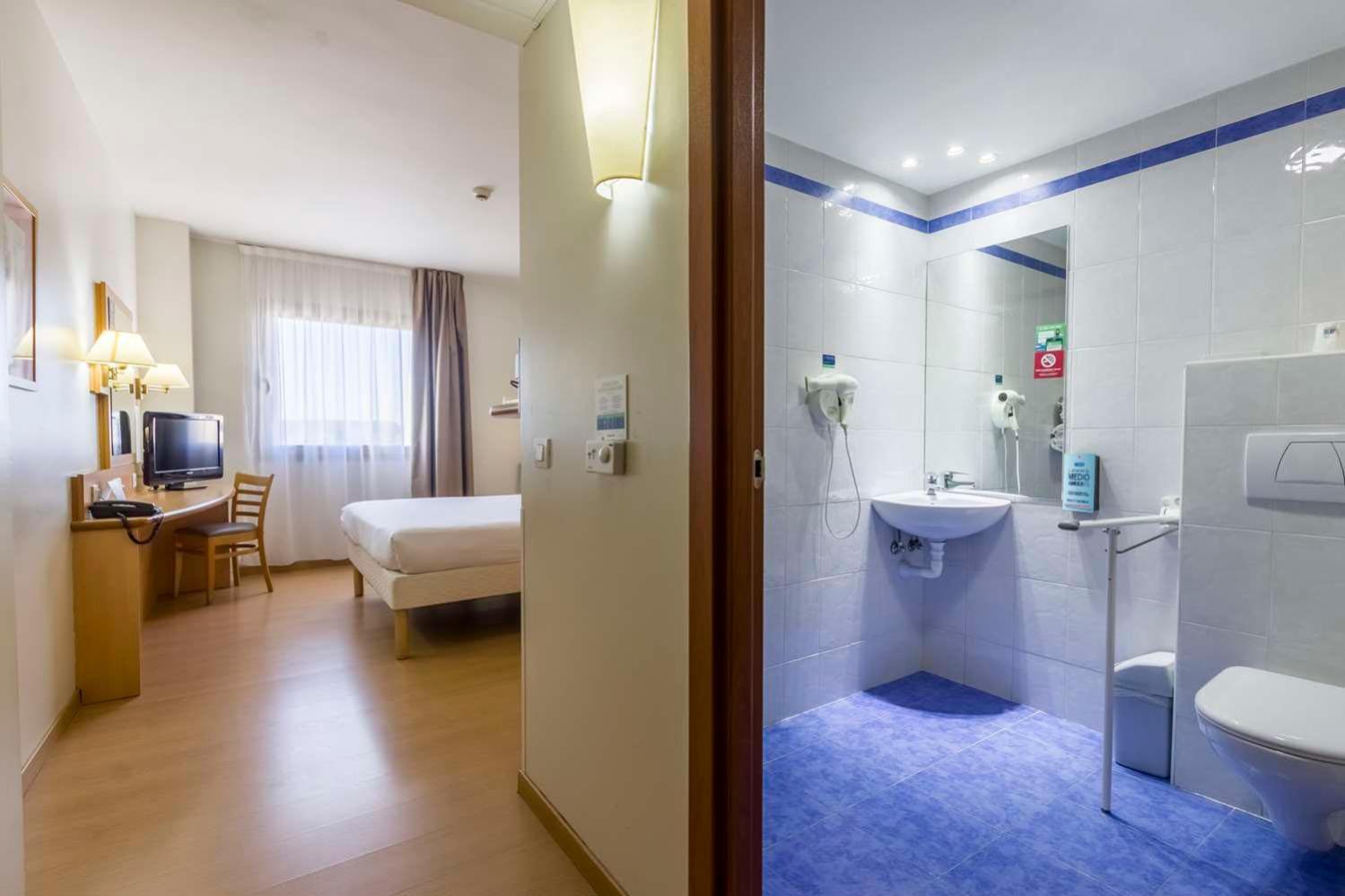 Travelodge Madrid Алькала-де-Энарес Экстерьер фото