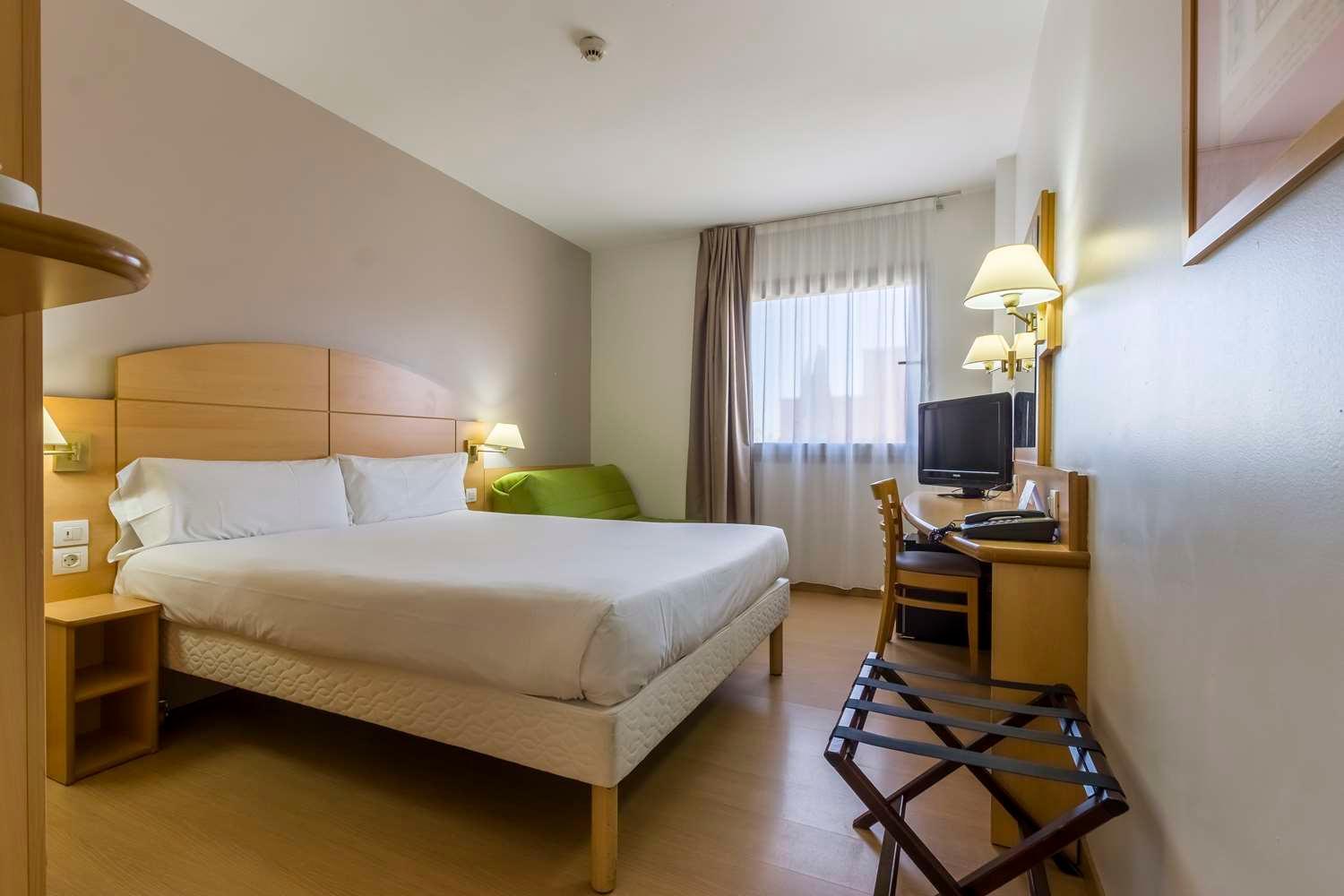 Travelodge Madrid Алькала-де-Энарес Экстерьер фото