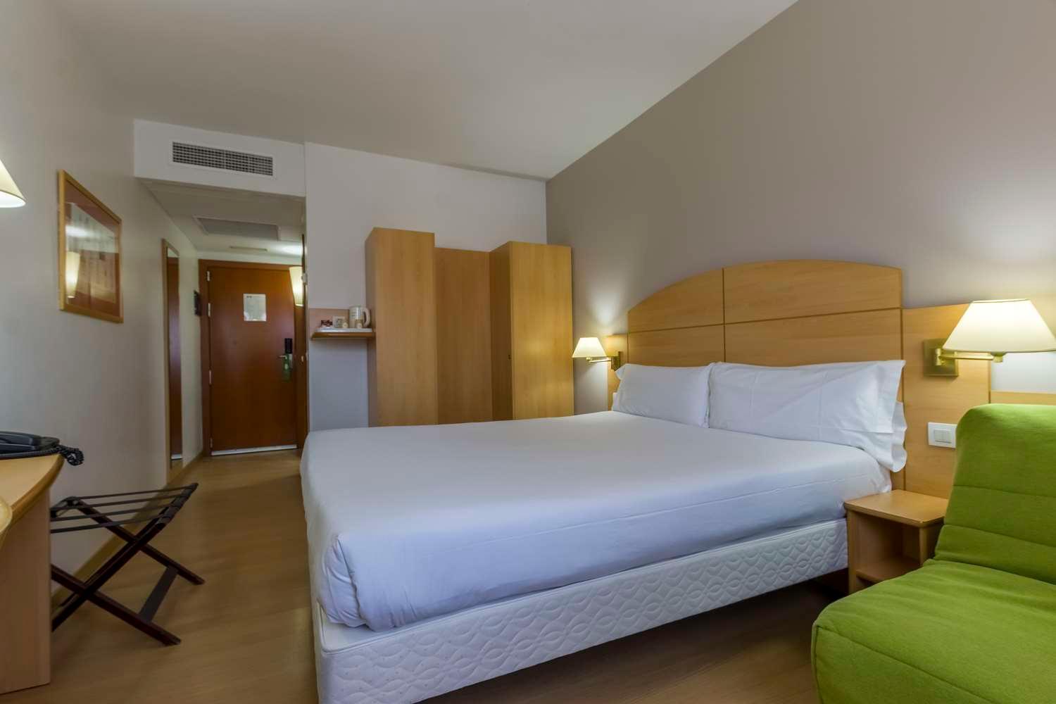 Travelodge Madrid Алькала-де-Энарес Экстерьер фото