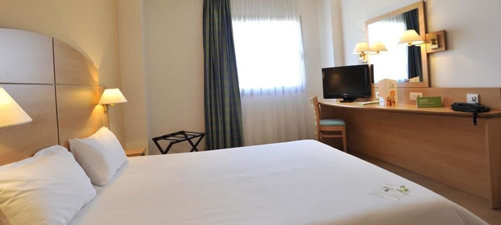 Travelodge Madrid Алькала-де-Энарес Экстерьер фото