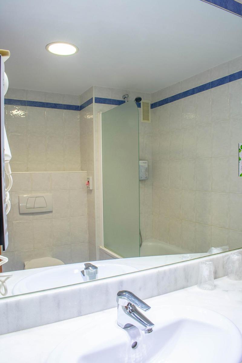 Travelodge Madrid Алькала-де-Энарес Экстерьер фото