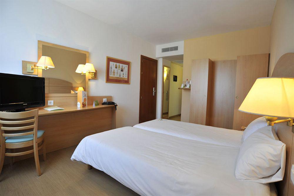 Travelodge Madrid Алькала-де-Энарес Экстерьер фото
